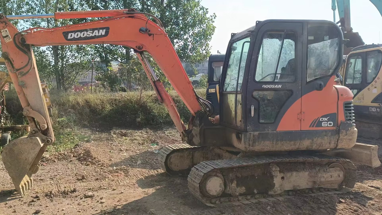 DOOSAN dx60 - Miniekskavaator: pilt 1 DOOSAN dx60 - Miniekskavaator: pilt 1