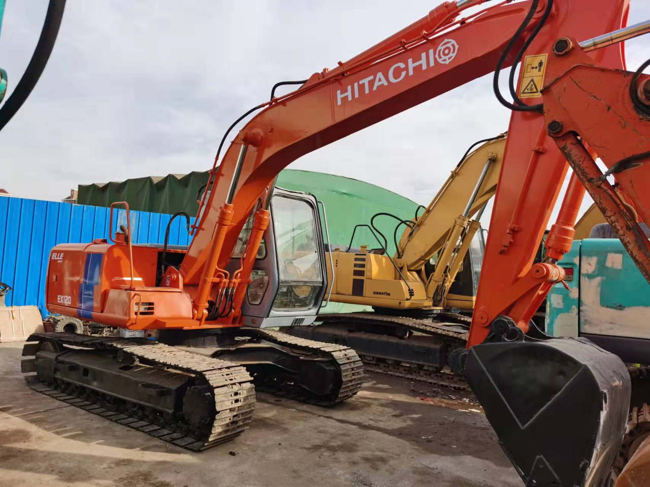 HITACHI EX120-2 - Lintekskavaator: pilt 1 HITACHI EX120-2 - Lintekskavaator: pilt 1