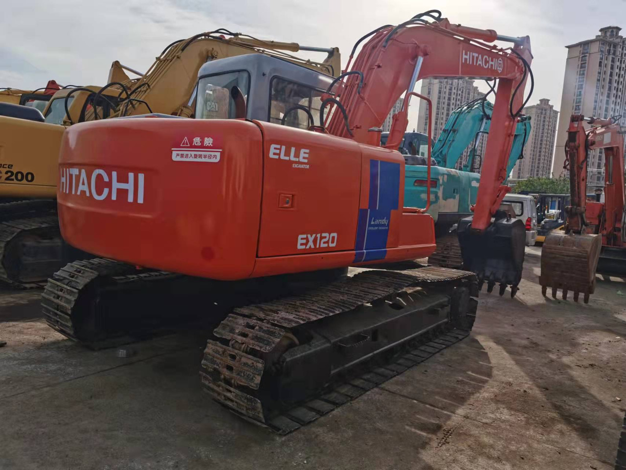 HITACHI EX120-2 - Lintekskavaator: pilt 2 HITACHI EX120-2 - Lintekskavaator: pilt 2