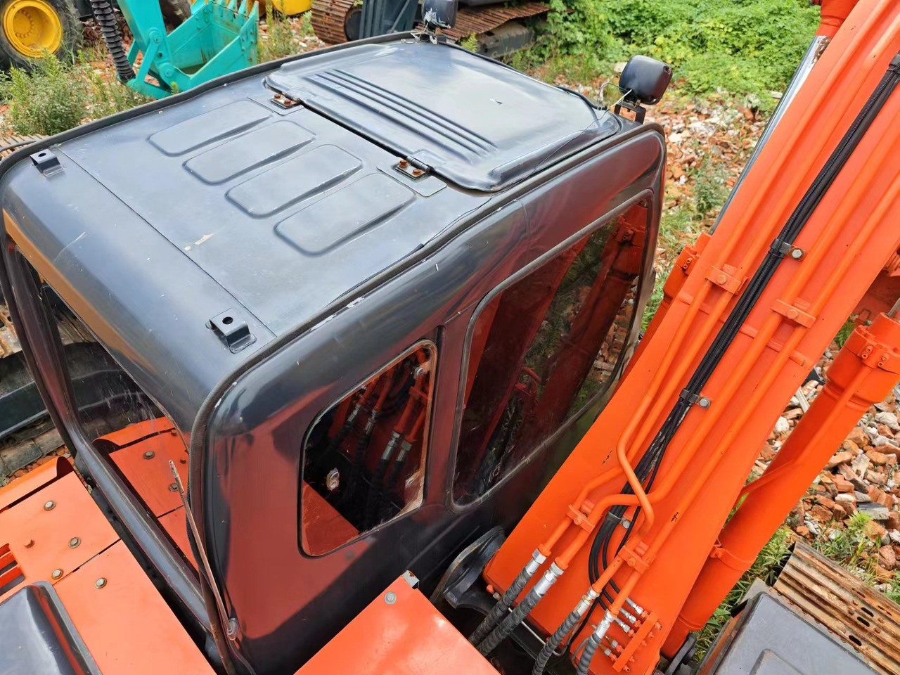 HITACHI EX120-5 - Lintekskavaator: pilt 2 HITACHI EX120-5 - Lintekskavaator: pilt 2