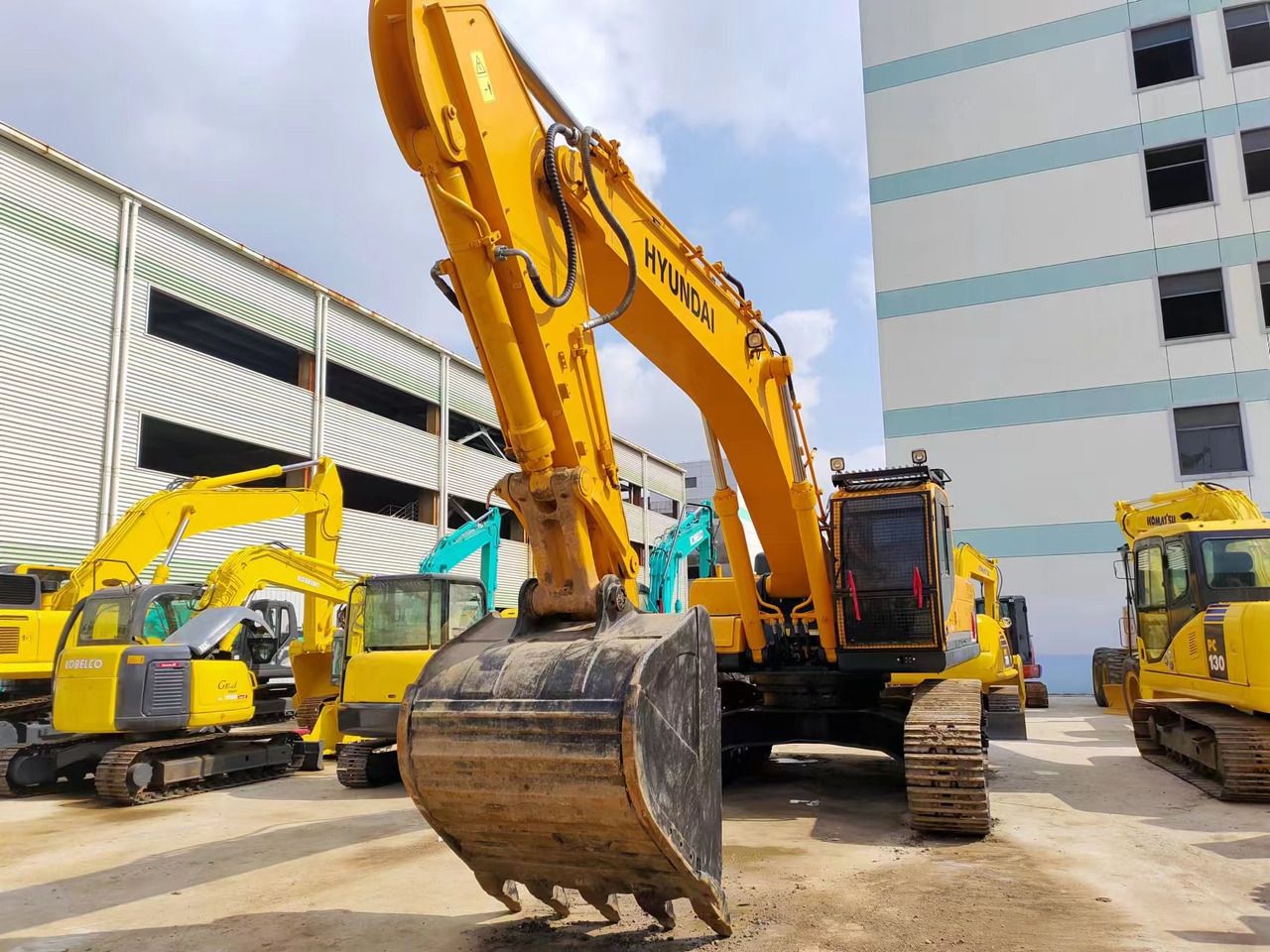 HYUNDAI R385LC-9T R305 R220 - Lintekskavaator: pilt 2 HYUNDAI R385LC-9T R305 R220 - Lintekskavaator: pilt 2