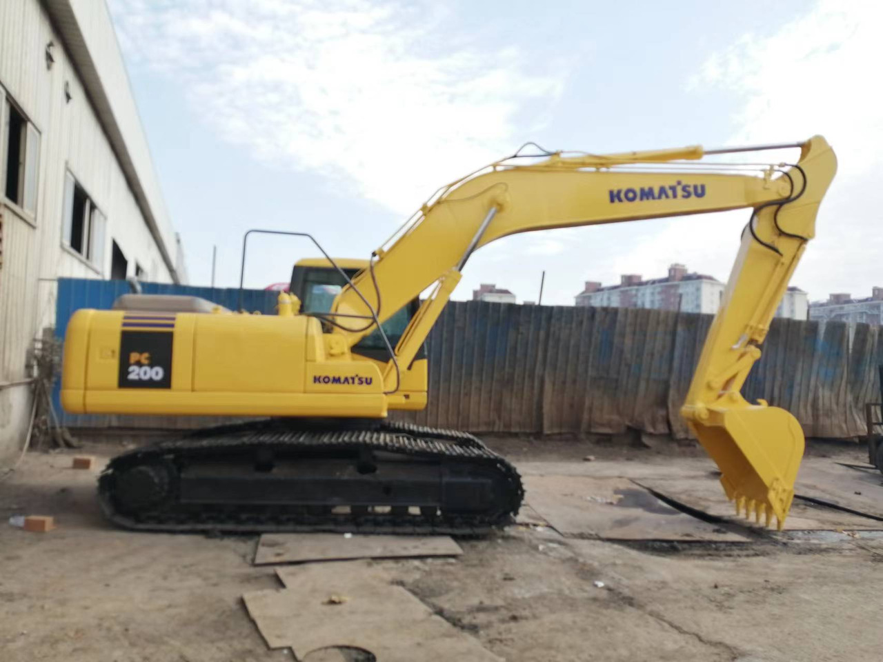 KOMATSU PC200-7 - Lintekskavaator: pilt 1 KOMATSU PC200-7 - Lintekskavaator: pilt 1