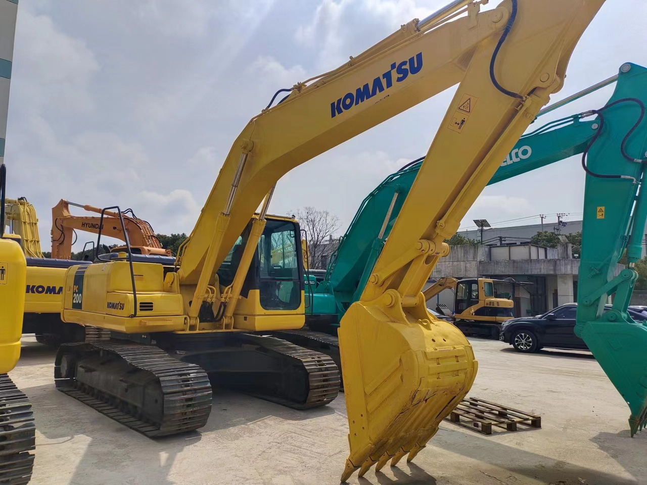 KOMATSU PC200-7 - Lintekskavaator: pilt 1 KOMATSU PC200-7 - Lintekskavaator: pilt 1