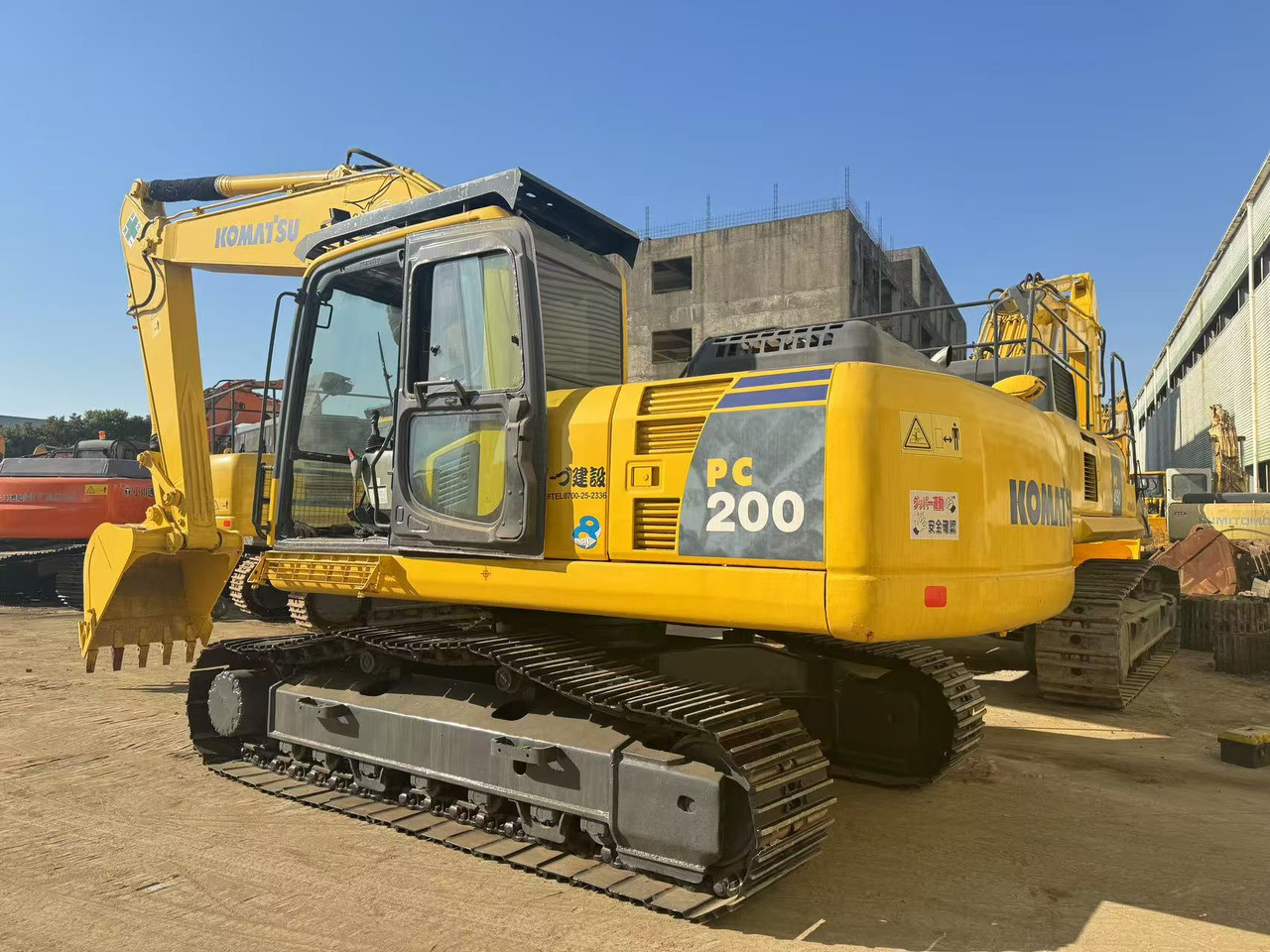 KOMATSU PC200-8 - Lintekskavaator: pilt 1 KOMATSU PC200-8 - Lintekskavaator: pilt 1