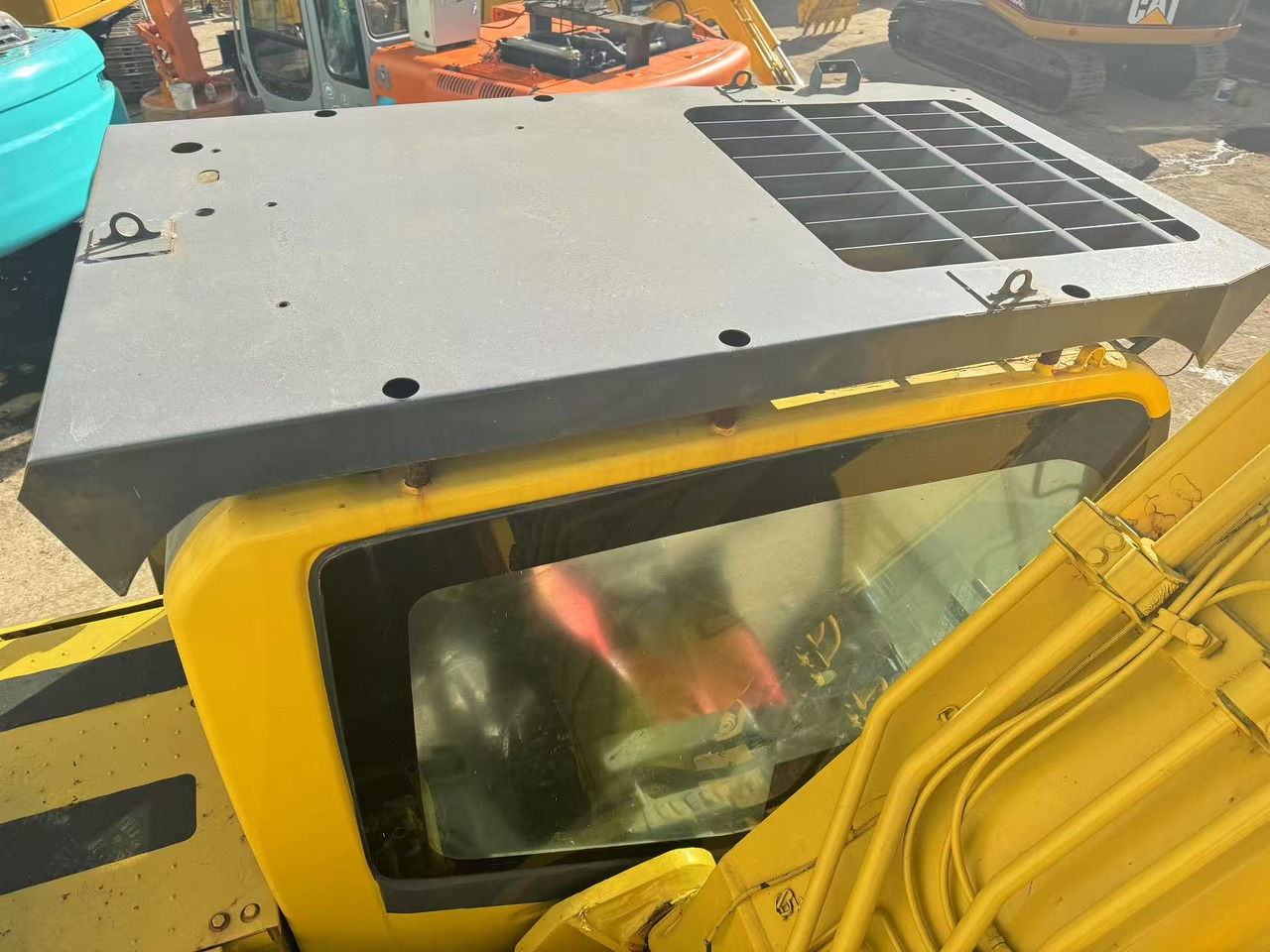 KOMATSU PC200-8 - Lintekskavaator: pilt 3 KOMATSU PC200-8 - Lintekskavaator: pilt 3