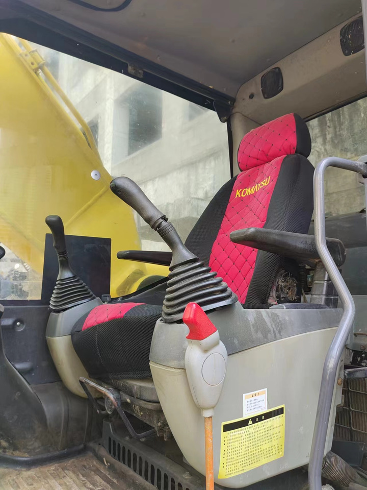 KOMATSU PC200-8 PC200-7 PC220-7 - Lintekskavaator: pilt 3 KOMATSU PC200-8 PC200-7 PC220-7 - Lintekskavaator: pilt 3