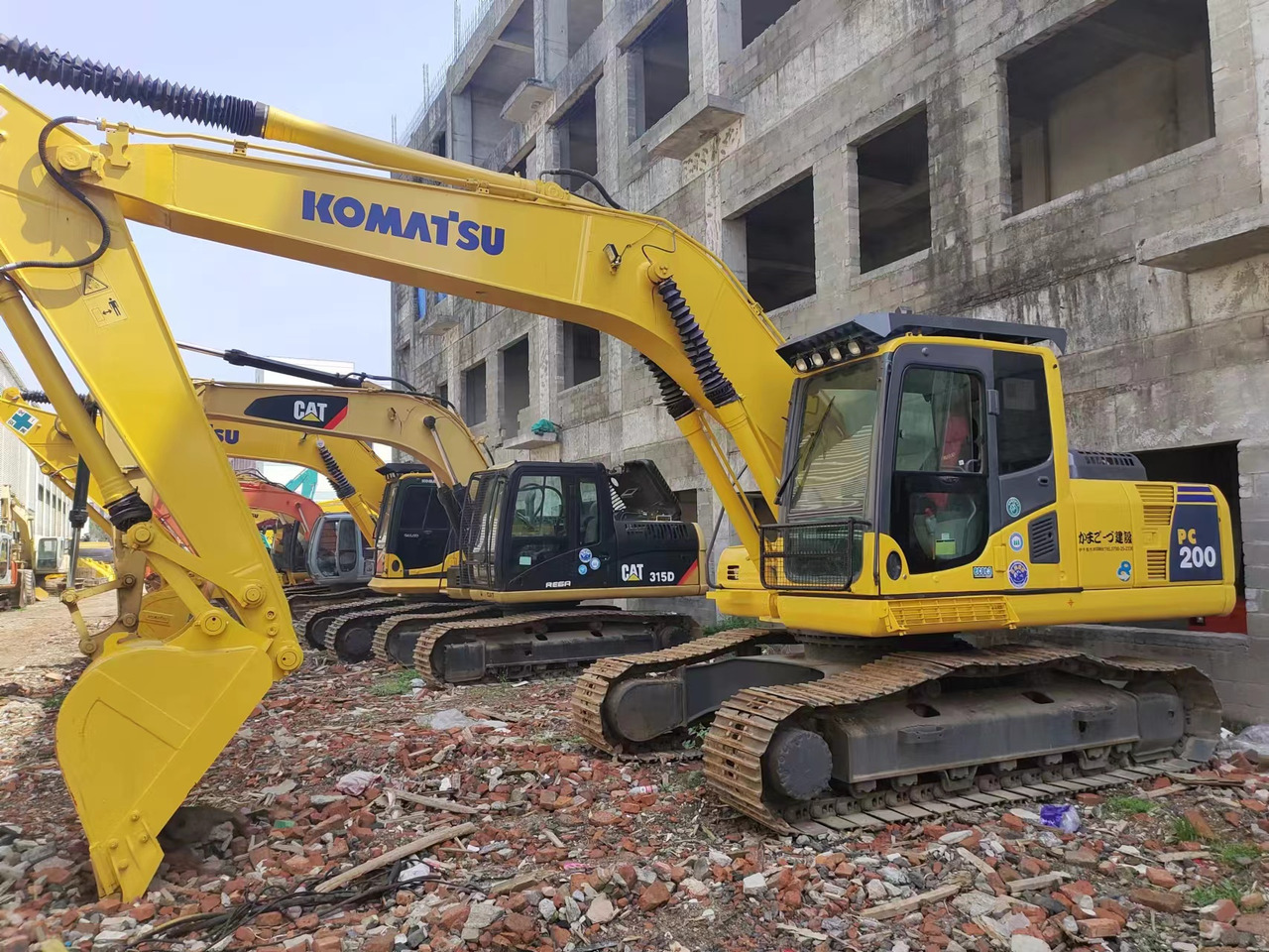 KOMATSU PC200-8 PC200-7 PC220-7 - Lintekskavaator: pilt 1 KOMATSU PC200-8 PC200-7 PC220-7 - Lintekskavaator: pilt 1
