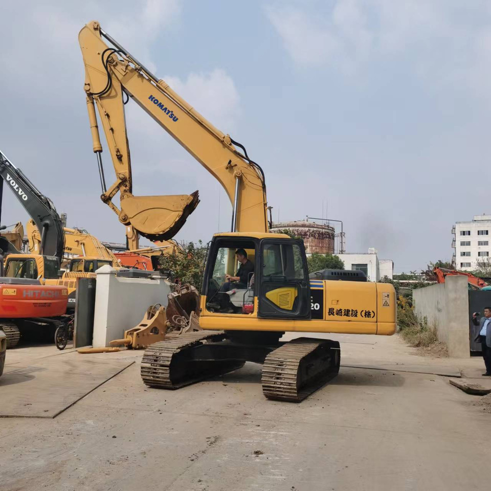 KOMATSU PC220-7 PC200-7 - Lintekskavaator: pilt 1 KOMATSU PC220-7 PC200-7 - Lintekskavaator: pilt 1