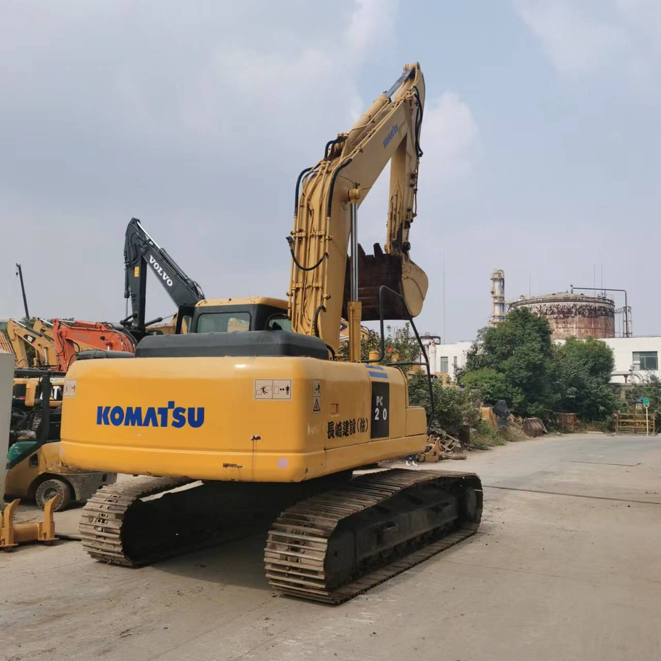 KOMATSU PC220-7 PC200-7 - Lintekskavaator: pilt 2 KOMATSU PC220-7 PC200-7 - Lintekskavaator: pilt 2