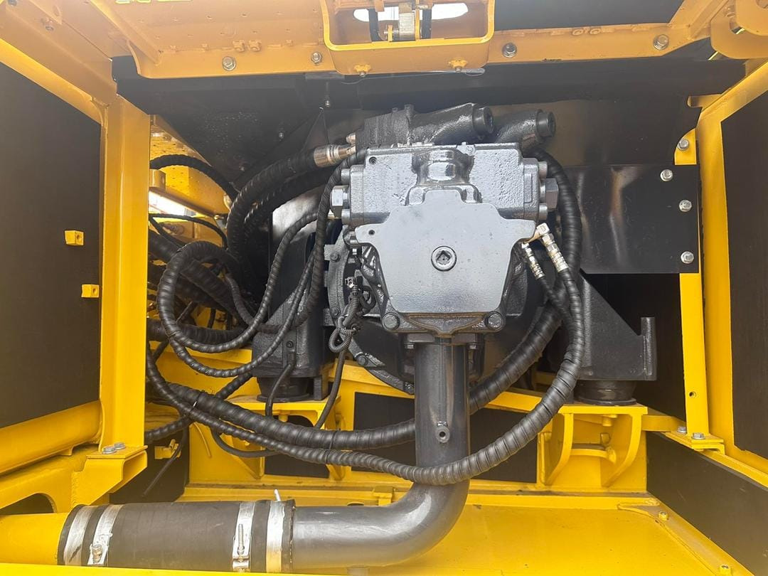 KOMATSU PC300-8 - Lintekskavaator: pilt 4 KOMATSU PC300-8 - Lintekskavaator: pilt 4