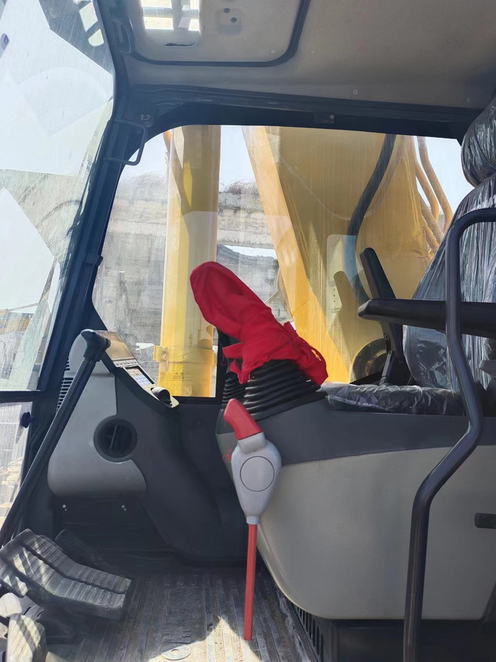 KOMATSU PC450-8 - Lintekskavaator: pilt 2 KOMATSU PC450-8 - Lintekskavaator: pilt 2