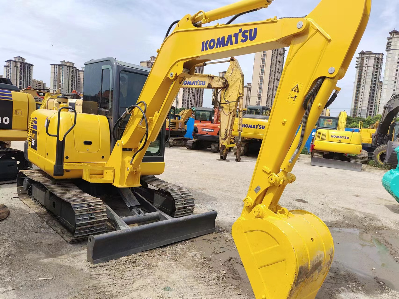 KOMATSU PC56 komatsu mini excavator PC55 PC60 - Miniekskavaator: pilt 1 KOMATSU PC56 komatsu mini excavator PC55 PC60 - Miniekskavaator: pilt 1
