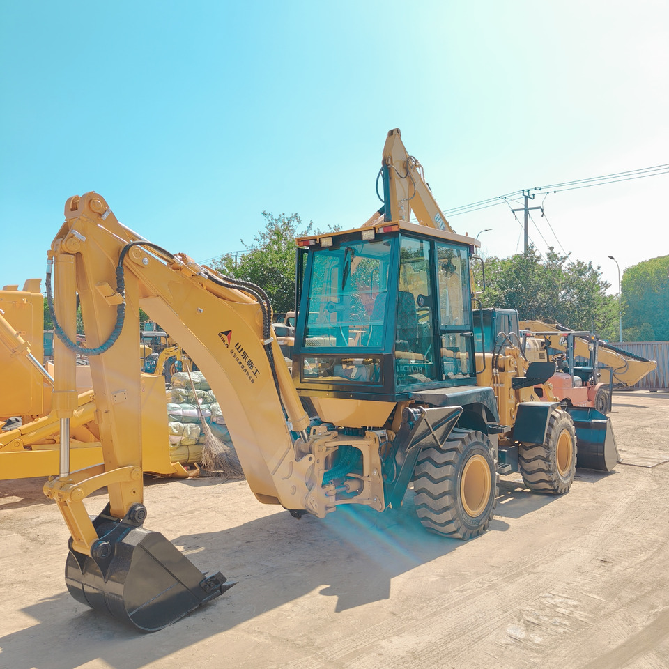 SDLG LGB680 - Ekskavaator-laadur: pilt 2 SDLG LGB680 - Ekskavaator-laadur: pilt 2