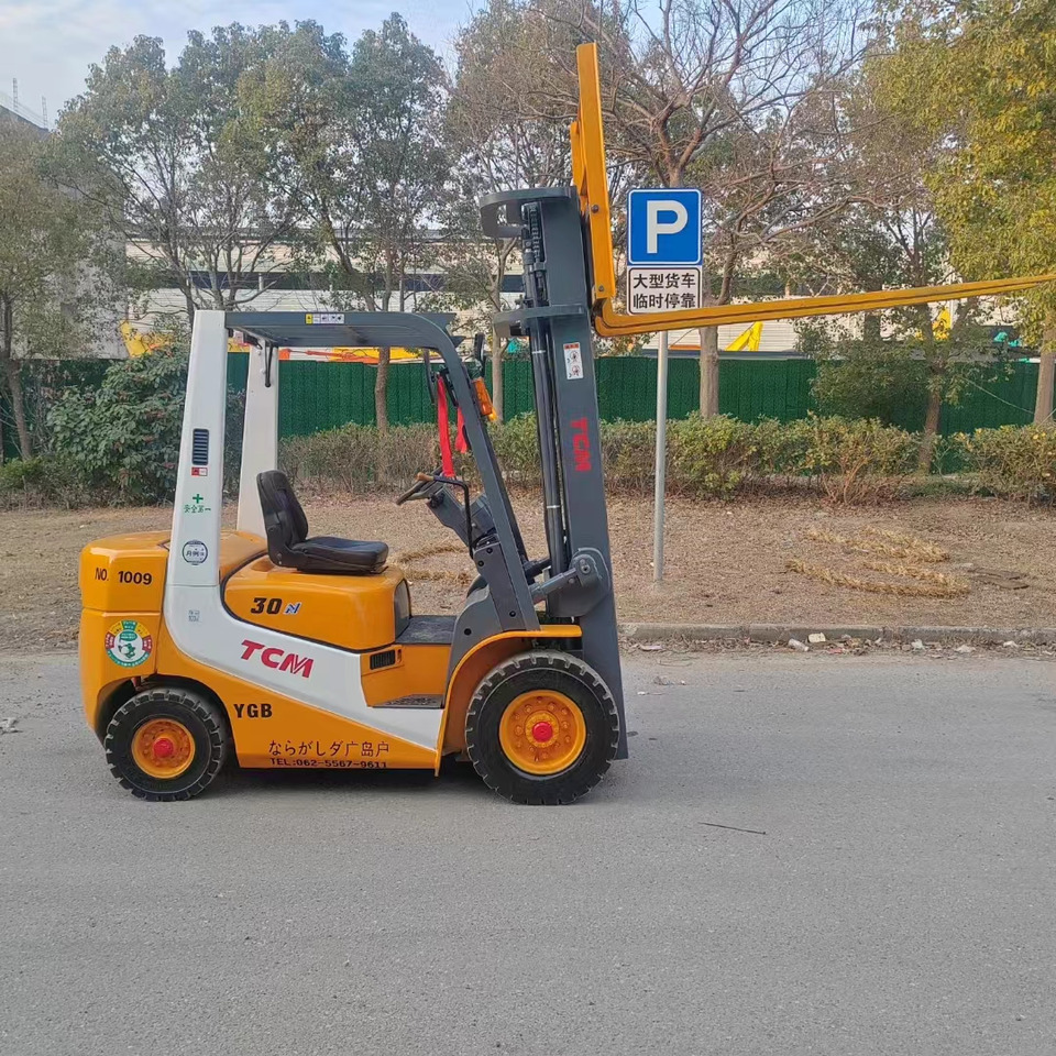 TCM FD30 diesel ISUZU engine forklift from Japan - Diiseltõstuk: pilt 1 TCM FD30 diesel ISUZU engine forklift from Japan - Diiseltõstuk: pilt 1
