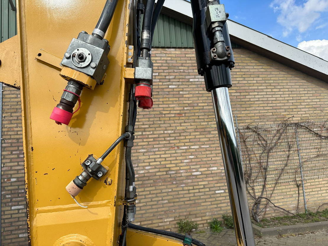 Ratastel ekskavaator Caterpillar M313D: pilt 19