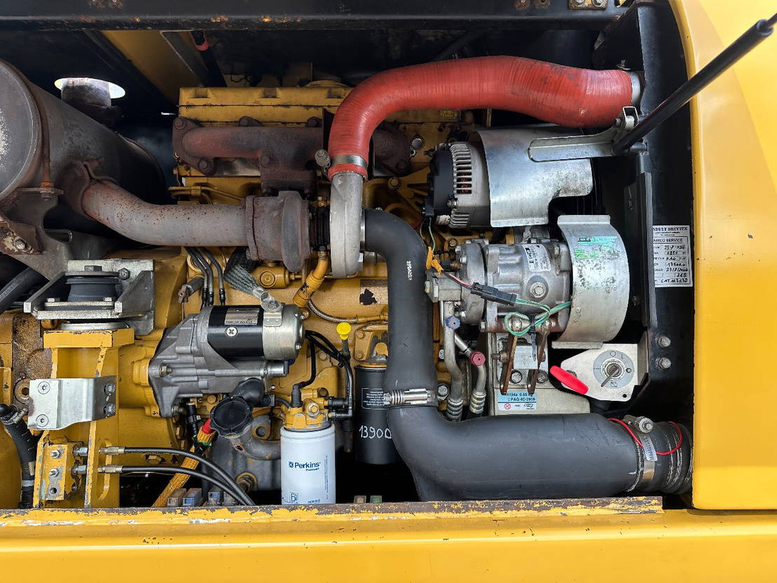 Ratastel ekskavaator Caterpillar M313D: pilt 18