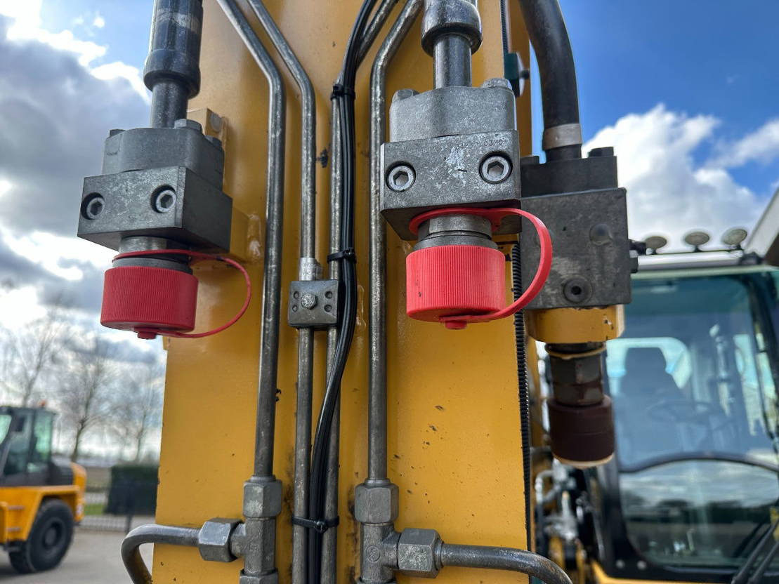 Ratastel ekskavaator Caterpillar M313D: pilt 22