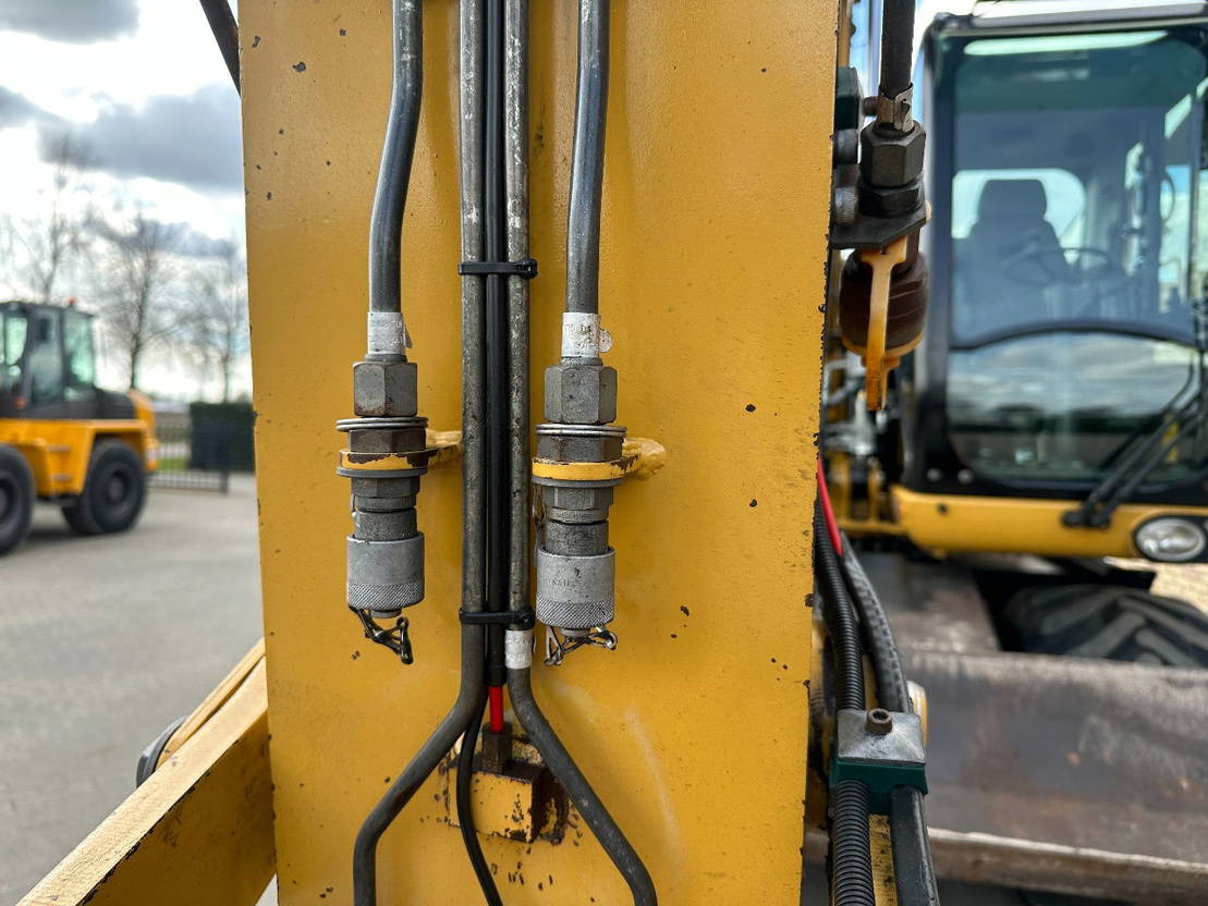 Ratastel ekskavaator Caterpillar M313D: pilt 20