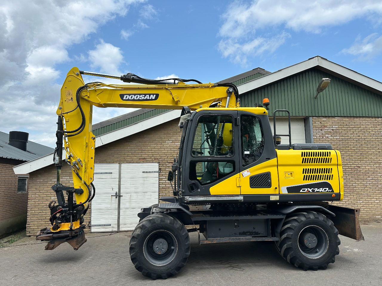 Doosan DX140W-5 - Ratastel ekskavaator: pilt 1 Doosan DX140W-5 - Ratastel ekskavaator: pilt 1
