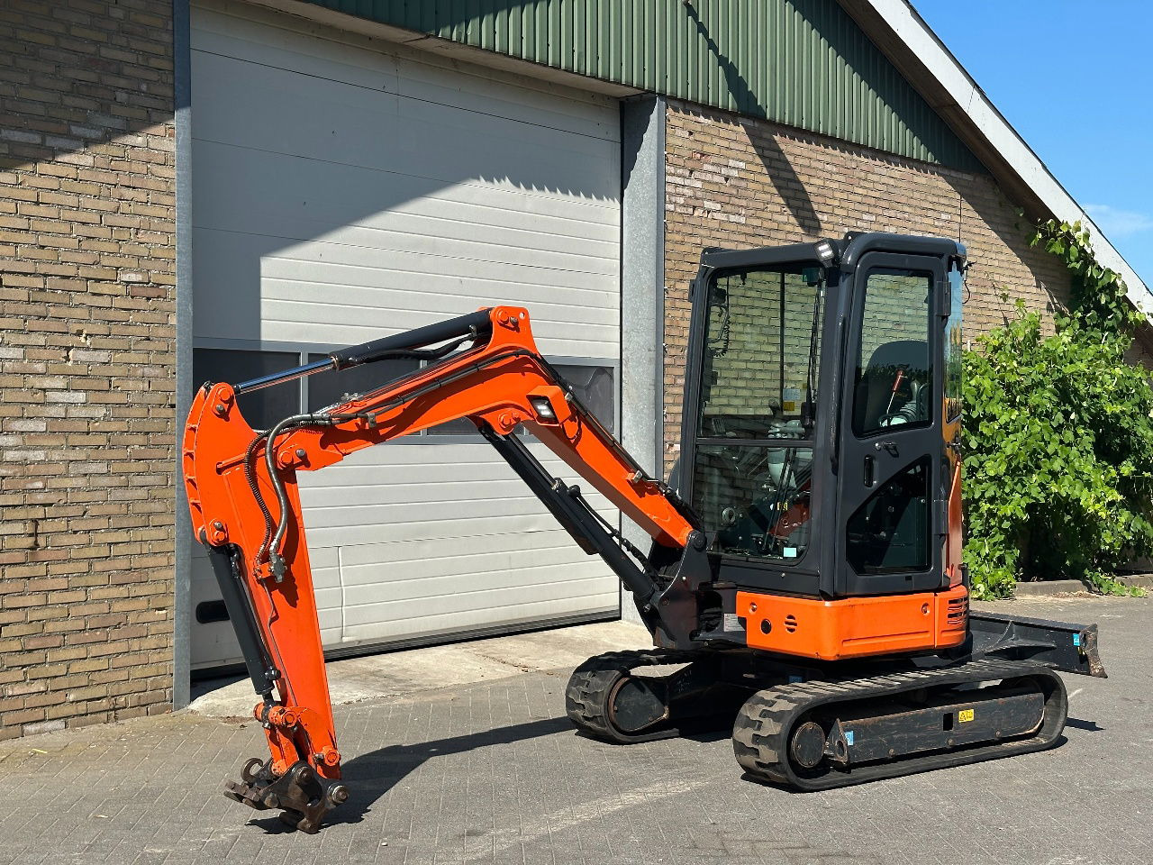 Hitachi ZX26U-6CR - Miniekskavaator: pilt 3 Hitachi ZX26U-6CR - Miniekskavaator: pilt 3
