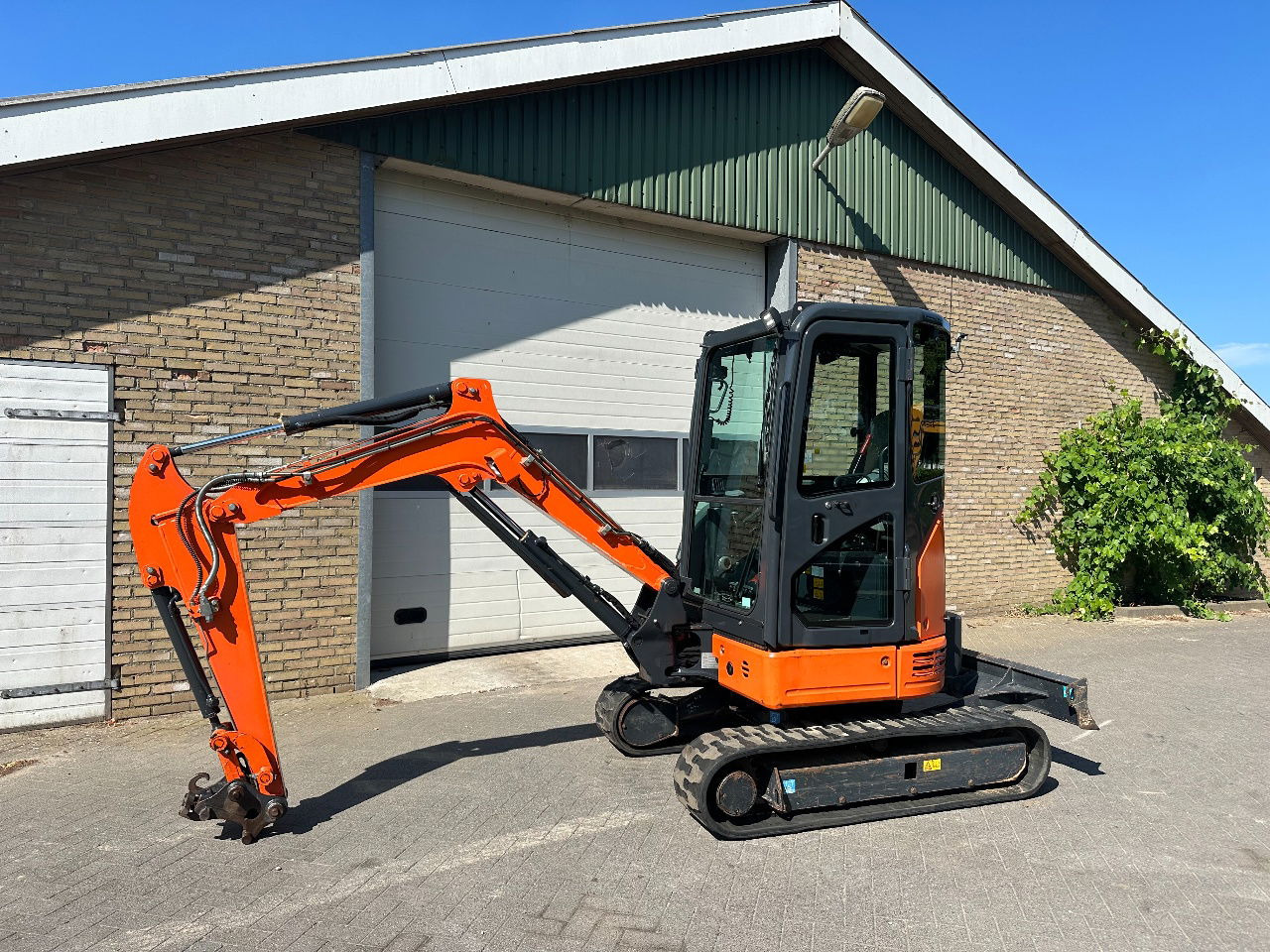 Hitachi ZX26U-6CR - Miniekskavaator: pilt 1 Hitachi ZX26U-6CR - Miniekskavaator: pilt 1