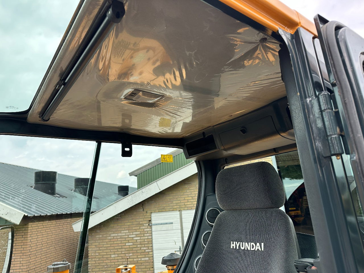 Ratastel ekskavaator Hyundai 55W-9A: pilt 8