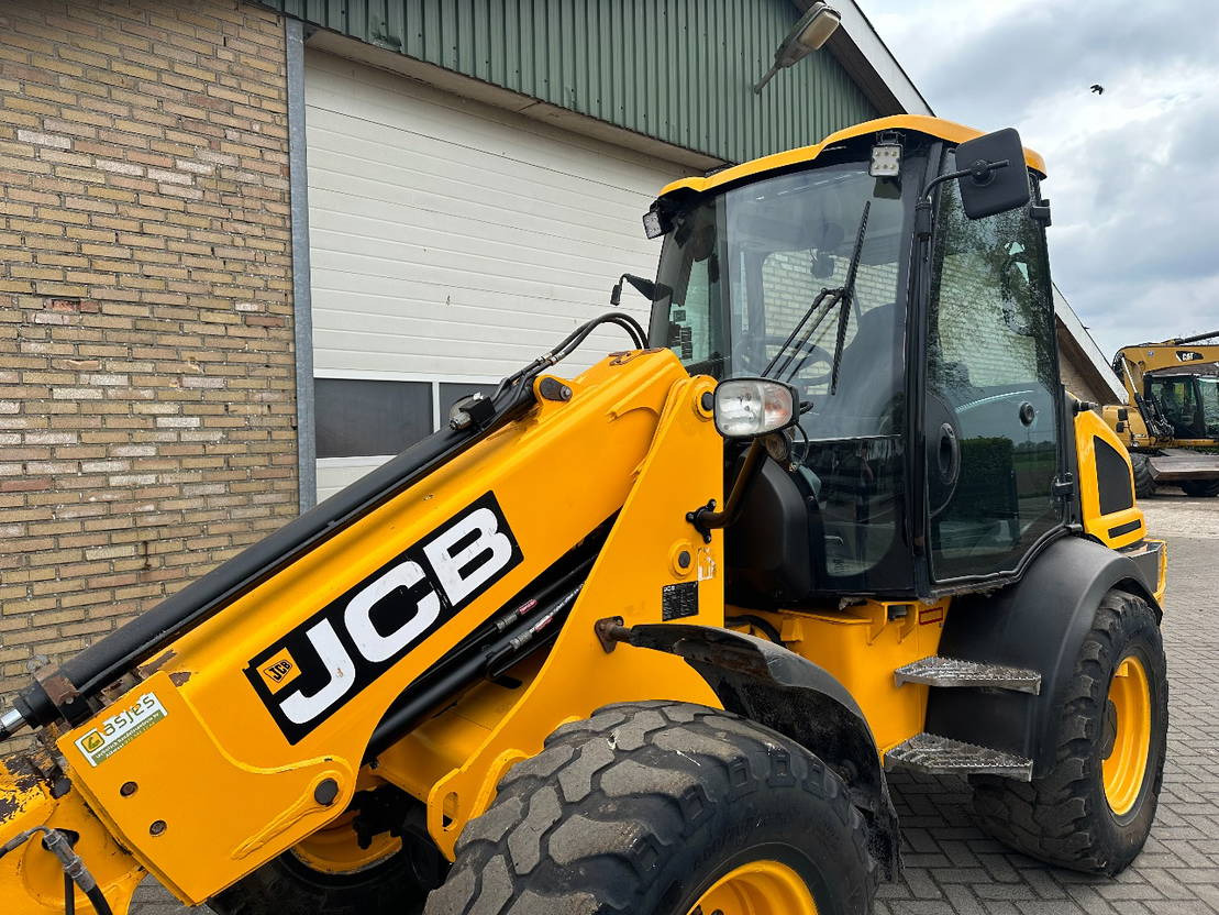 JCB TM220 SV A - Teleskooprataslaadur: pilt 3 JCB TM220 SV A - Teleskooprataslaadur: pilt 3