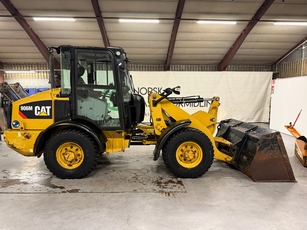 Cat 906M High Flow, 40 km/t med skuff og plog # TIL LEIE# - Rataslaadur: pilt 5 Cat 906M High Flow, 40 km/t med skuff og plog # TIL LEIE# - Rataslaadur: pilt 5