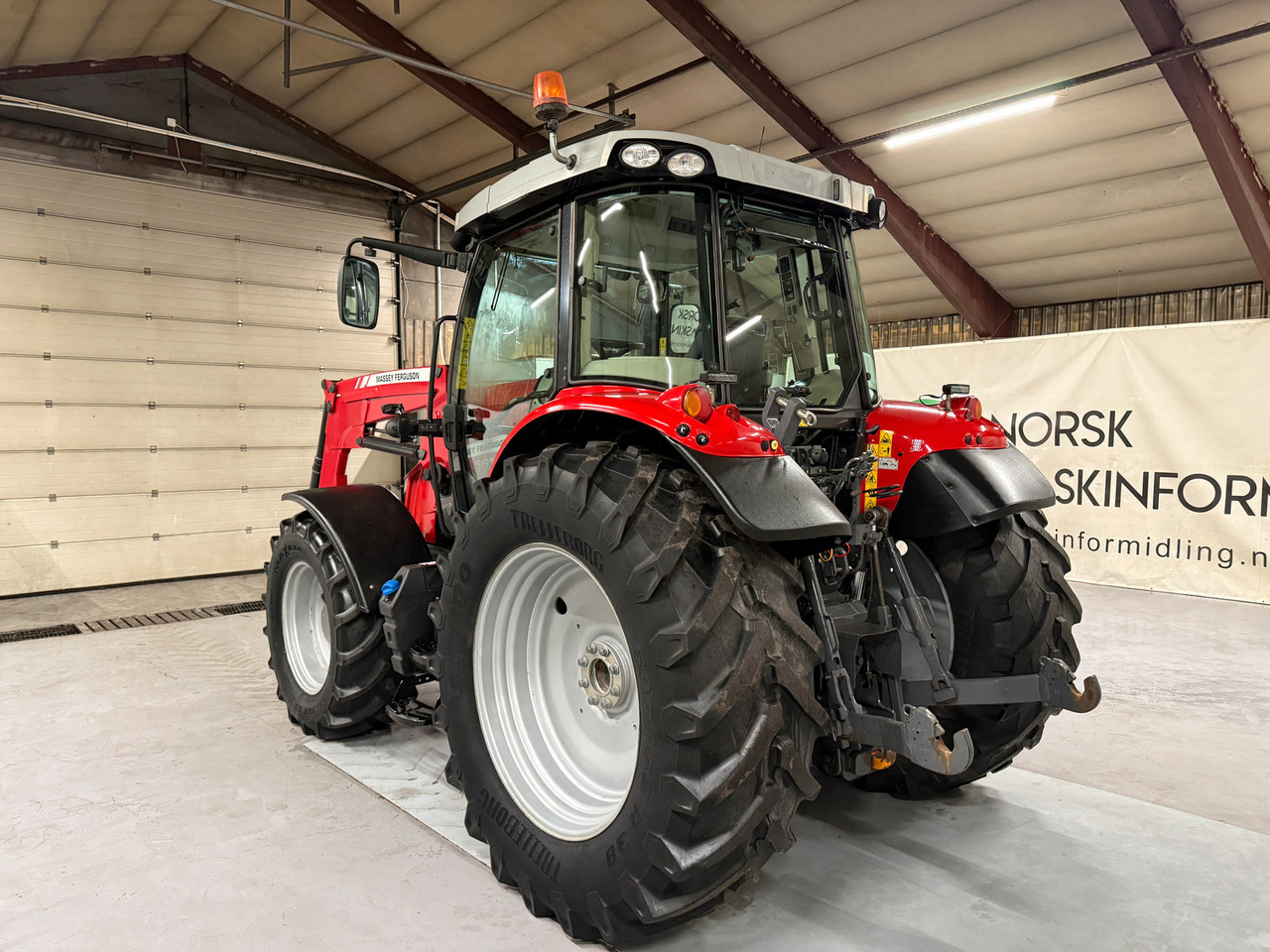 Massey Ferguson 5613 Dyna 4 - Traktor: pilt 3 Massey Ferguson 5613 Dyna 4 - Traktor: pilt 3