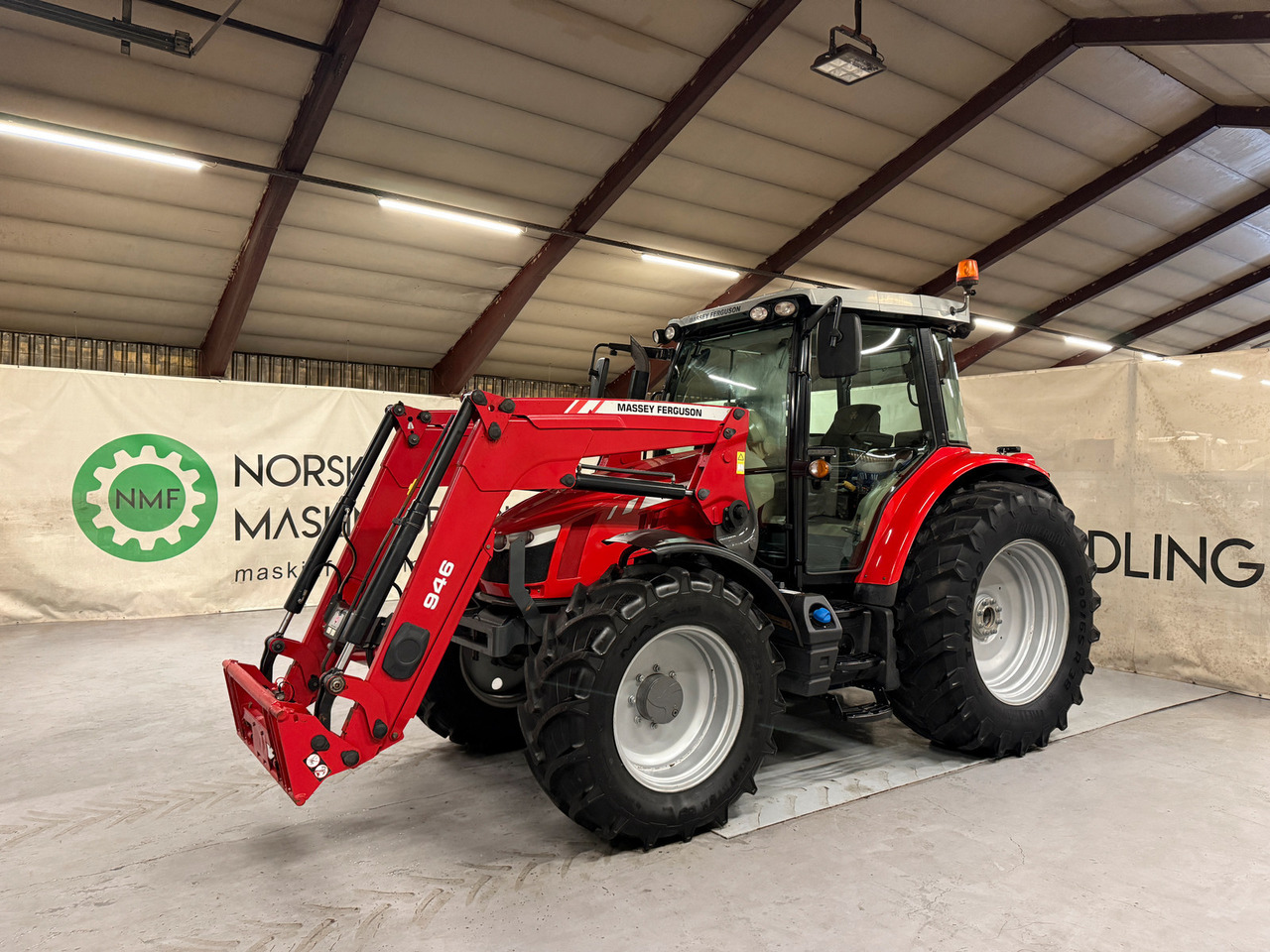 Massey Ferguson 5613 Dyna 4 - Traktor: pilt 1 Massey Ferguson 5613 Dyna 4 - Traktor: pilt 1