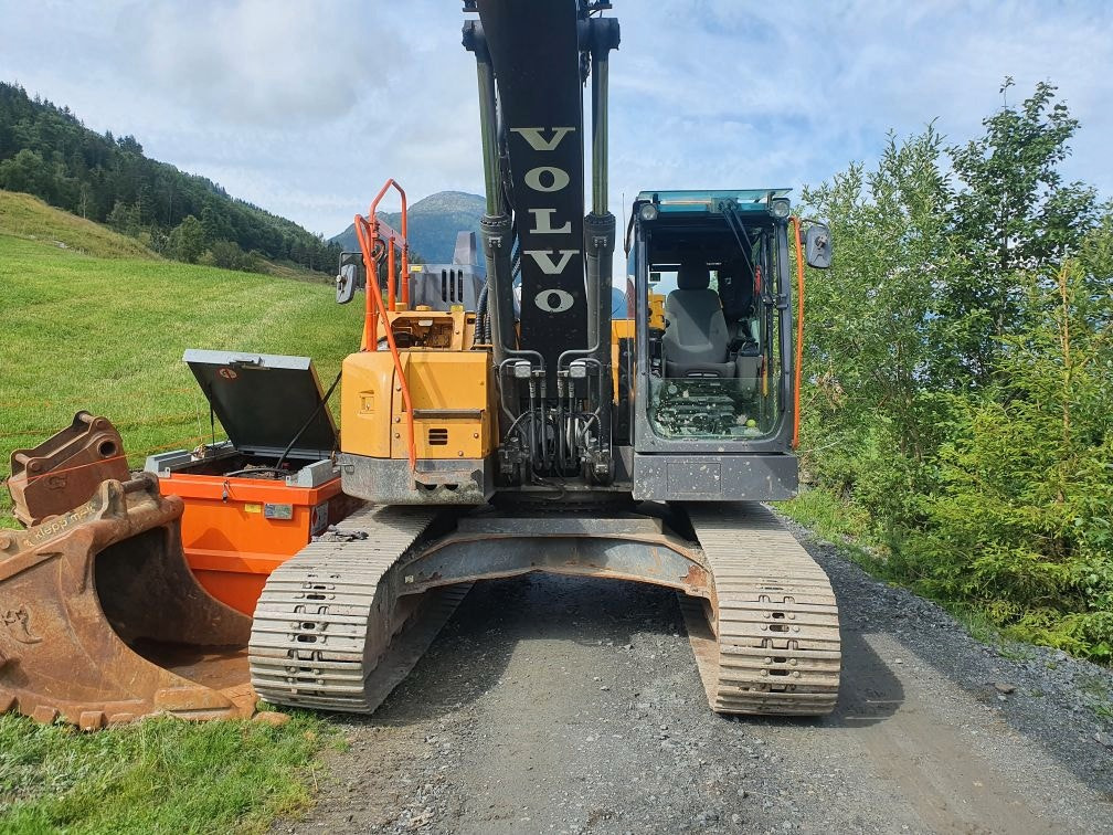 Volvo ECR235EL - Lintekskavaator: pilt 2 Volvo ECR235EL - Lintekskavaator: pilt 2