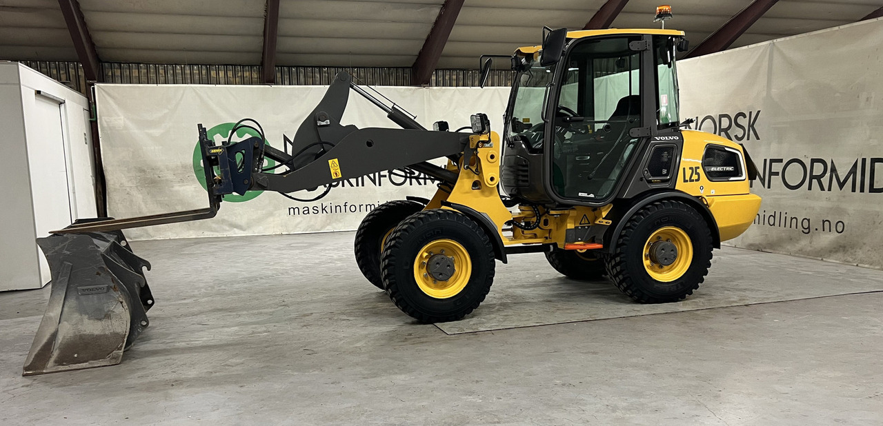 Volvo JL25H - Rataslaadur: pilt 1 Volvo JL25H - Rataslaadur: pilt 1