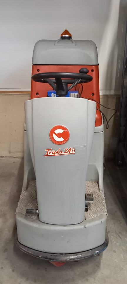 Comac TRIPLA 24B - Põrandapesumasin: pilt 2 Comac TRIPLA 24B - Põrandapesumasin: pilt 2