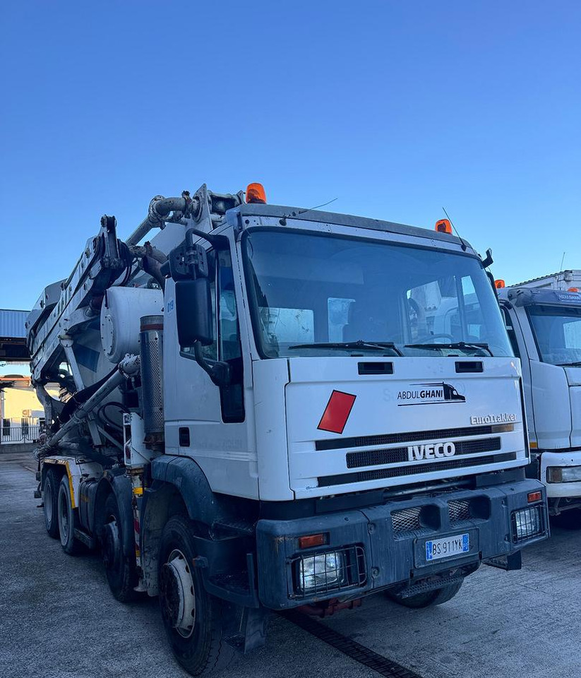 Betonpompa CIFA Iveco Trakker 410E44 - Pumi: pilt 3 Betonpompa CIFA Iveco Trakker 410E44 - Pumi: pilt 3