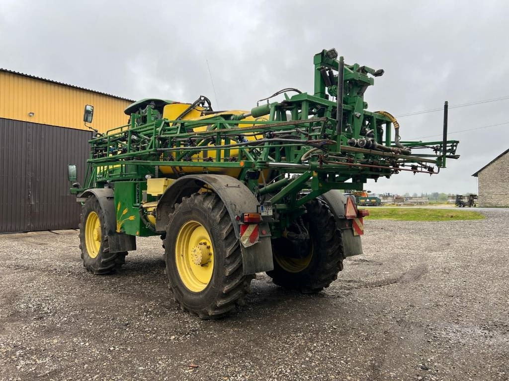 John Deere R4040i - Iseliikuv pihusti: pilt 4 John Deere R4040i - Iseliikuv pihusti: pilt 4