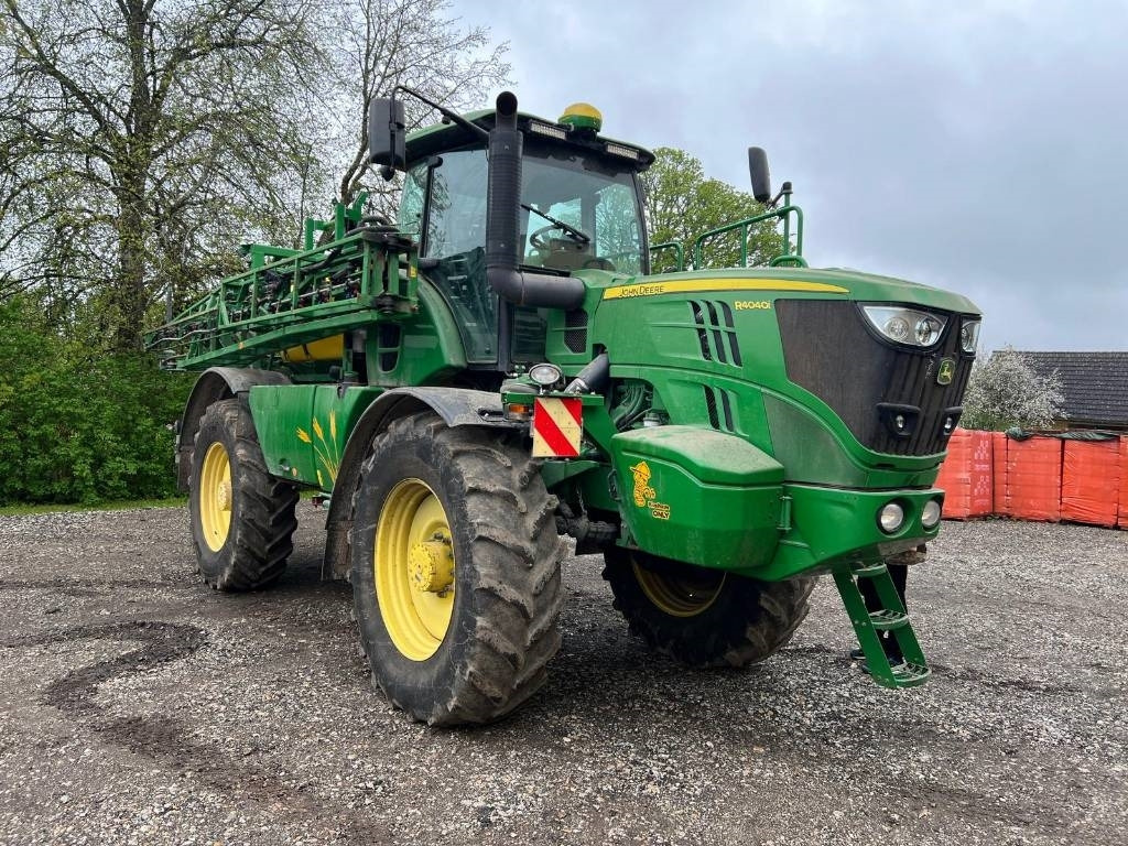 John Deere R4040i - Iseliikuv pihusti: pilt 2 John Deere R4040i - Iseliikuv pihusti: pilt 2
