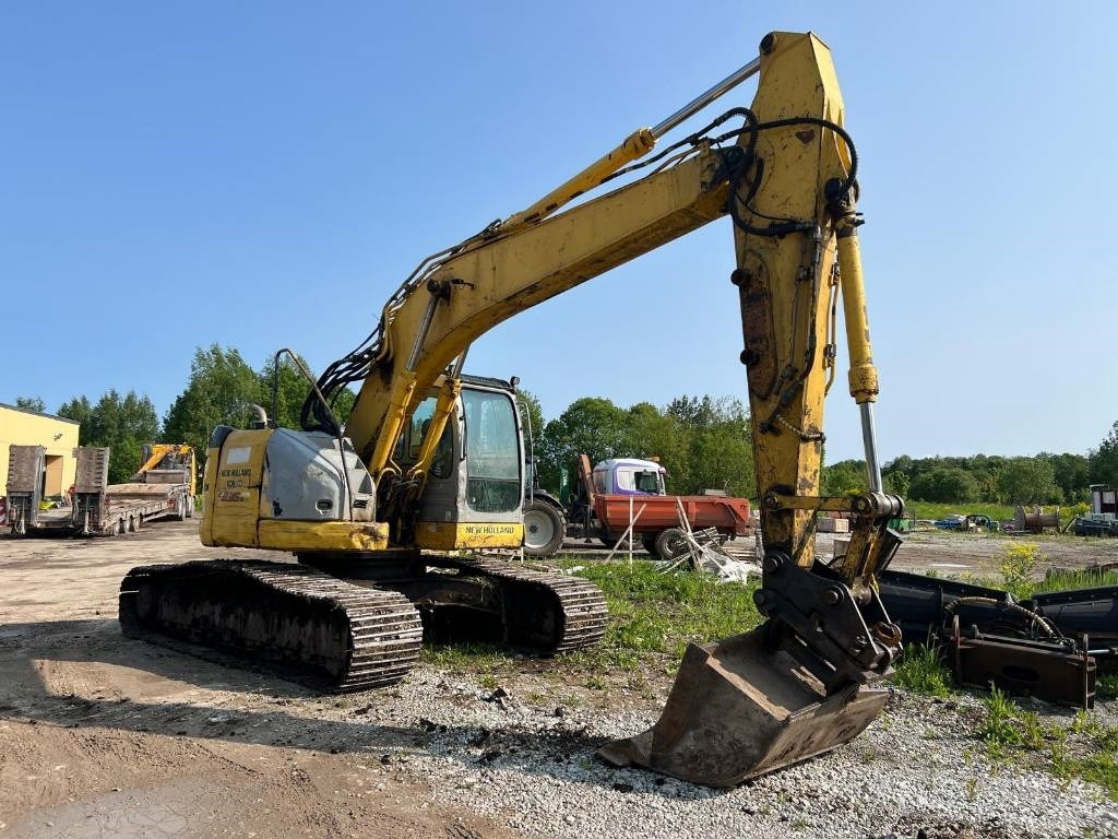 NEW HOLLAND KOBELCO E235BSRLC-2 - Lintekskavaator: pilt 2 NEW HOLLAND KOBELCO E235BSRLC-2 - Lintekskavaator: pilt 2