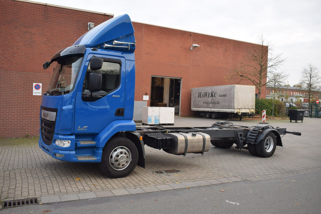 DAF LF 280 Fahrgestell Klima Navi 8-Gang ACC AHK - Kabiinišassiiga veoauto: pilt 2 DAF LF 280 Fahrgestell Klima Navi 8-Gang ACC AHK - Kabiinišassiiga veoauto: pilt 2