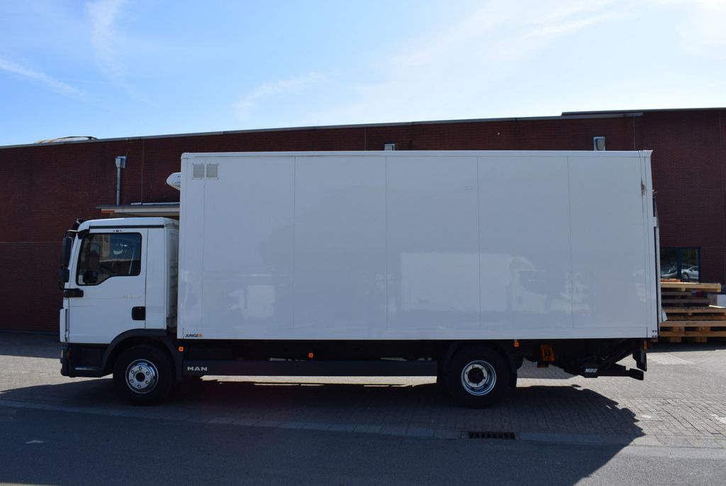 MAN TGL 8.180 Koffer 6,20mLBW 1000KG Klima - Kasti veoauto: pilt 1 MAN TGL 8.180 Koffer 6,20mLBW 1000KG Klima - Kasti veoauto: pilt 1