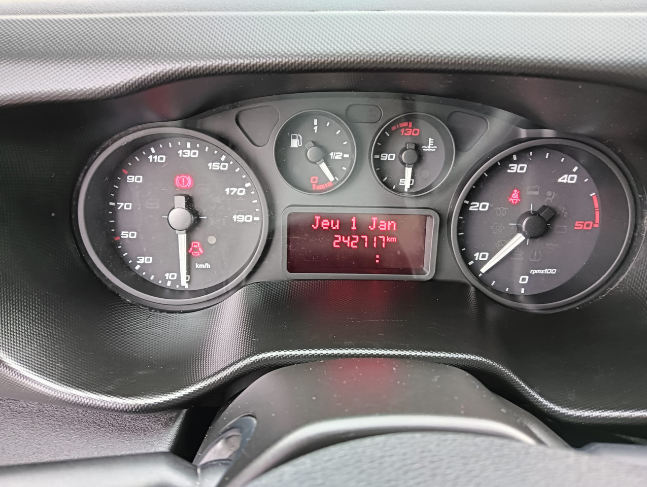 IVECO DAILY 35C14 WYWROTKA KIPER NR 820 - Tarbesõiduk kallur: pilt 4 IVECO DAILY 35C14 WYWROTKA KIPER NR 820 - Tarbesõiduk kallur: pilt 4