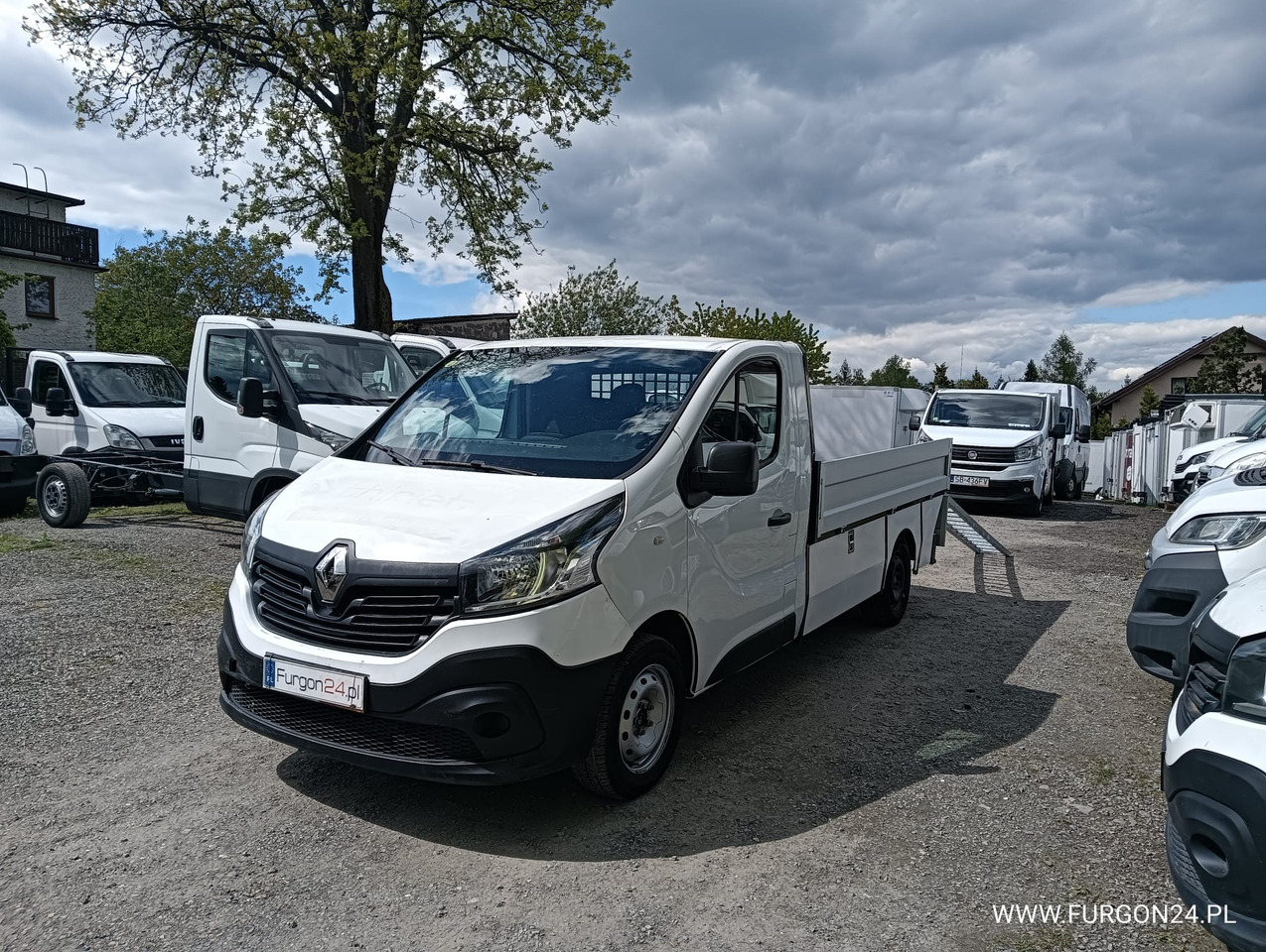 RENAULT TRAFIC SKRZYNIA PAKA Z NAJAZDAMI I PÓŁKAMI NR 689 - Madelauto: pilt 1 RENAULT TRAFIC SKRZYNIA PAKA Z NAJAZDAMI I PÓŁKAMI NR 689 - Madelauto: pilt 1