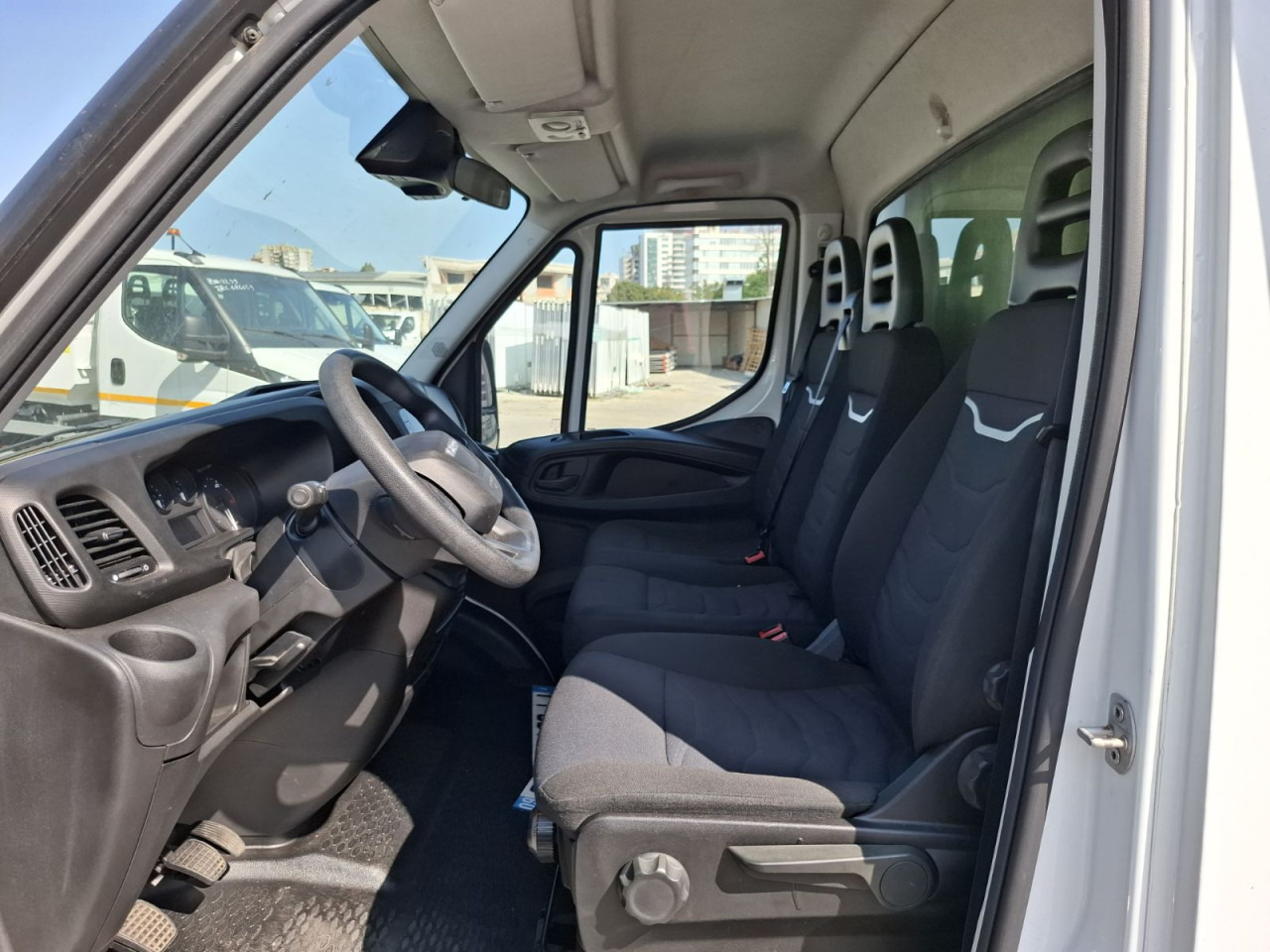 IVECO Daily 35C16H3.0 box/lift - Tarbesõiduk furgoon: pilt 2 IVECO Daily 35C16H3.0 box/lift - Tarbesõiduk furgoon: pilt 2