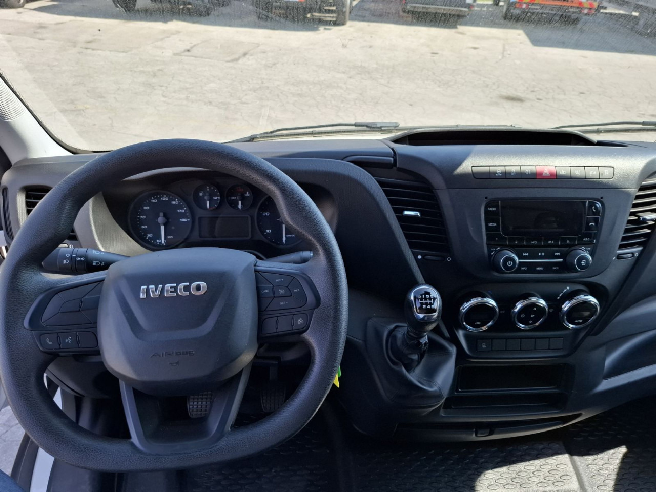 IVECO Daily 35C16H3.0 box/lift - Tarbesõiduk furgoon: pilt 3 IVECO Daily 35C16H3.0 box/lift - Tarbesõiduk furgoon: pilt 3