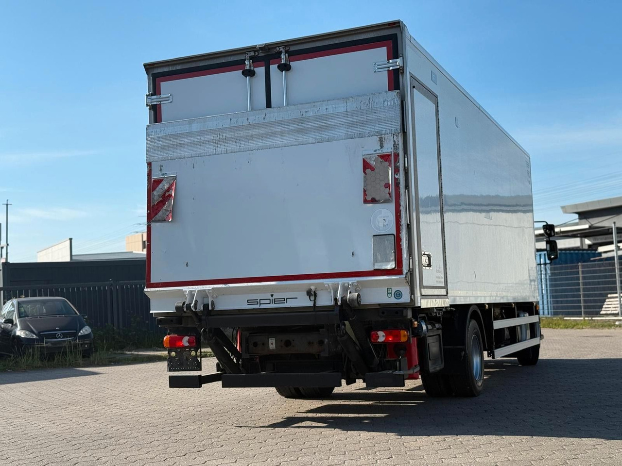 Volvo FL 42 R 240 +Thermoking T-880R+Kamera - Külmutiga veoauto: pilt 3 Volvo FL 42 R 240 +Thermoking T-880R+Kamera - Külmutiga veoauto: pilt 3