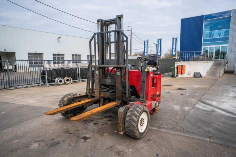 MOFFET M5 20.4 - Veoautol põhinev kahveltõstuk: pilt 1 MOFFET M5 20.4 - Veoautol põhinev kahveltõstuk: pilt 1