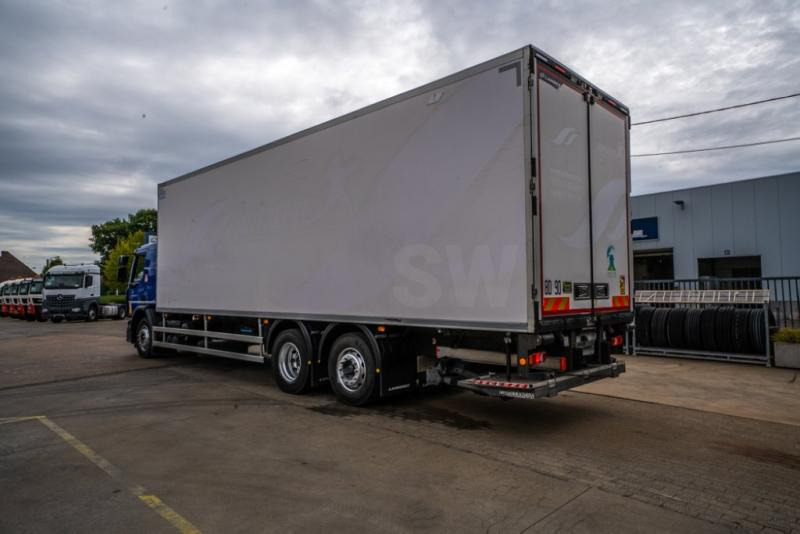 Renault D WIDE 380 DXI+CARRIER SUPRA 1150 Mt + DHOLLANDIA 2T - Külmutiga veoauto: pilt 5 Renault D WIDE 380 DXI+CARRIER SUPRA 1150 Mt + DHOLLANDIA 2T - Külmutiga veoauto: pilt 5
