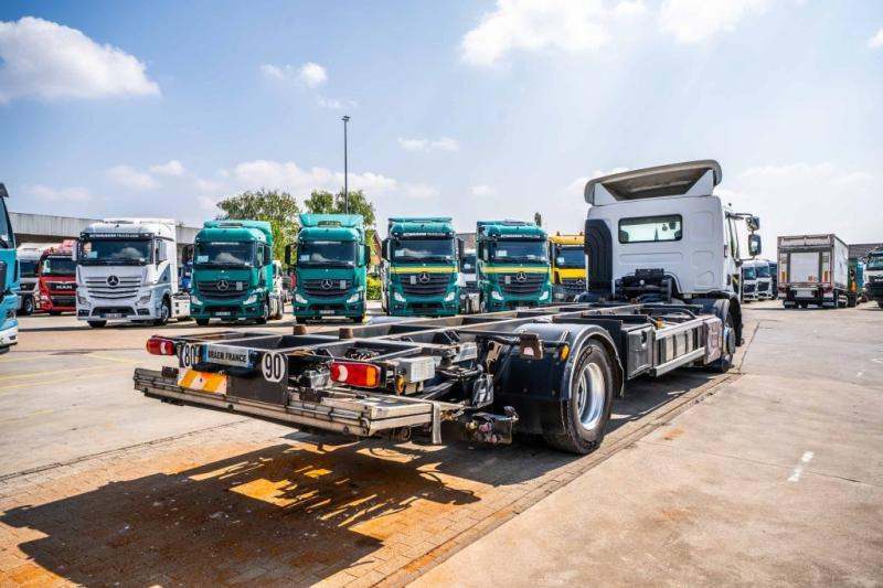 Renault D WIDE 380 DXI - Konteinerveduk/ Tõstukiga veoauto: pilt 5 Renault D WIDE 380 DXI - Konteinerveduk/ Tõstukiga veoauto: pilt 5
