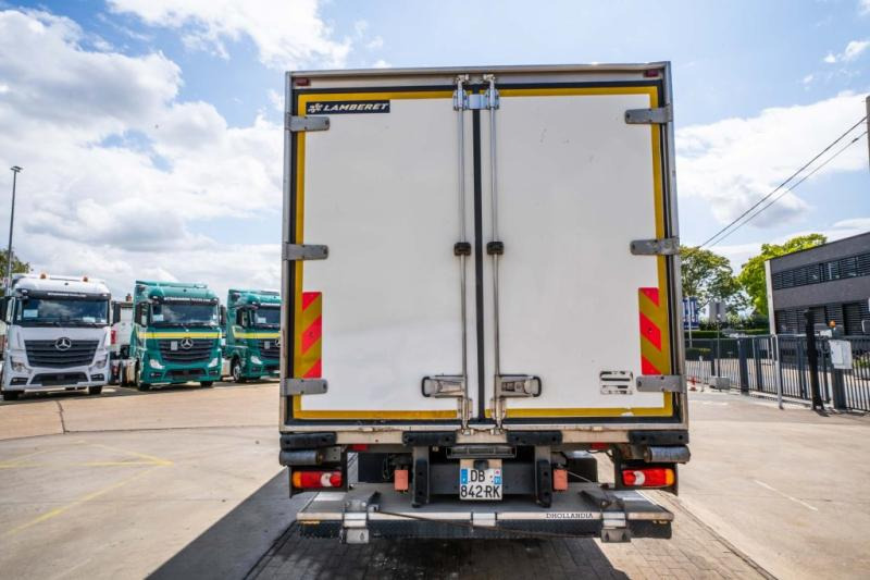 Renault MIDLUM 220 DXI (16t)+CARRIER+DHOLLANDIA +CARRIER - Külmutiga veoauto: pilt 5 Renault MIDLUM 220 DXI (16t)+CARRIER+DHOLLANDIA +CARRIER - Külmutiga veoauto: pilt 5