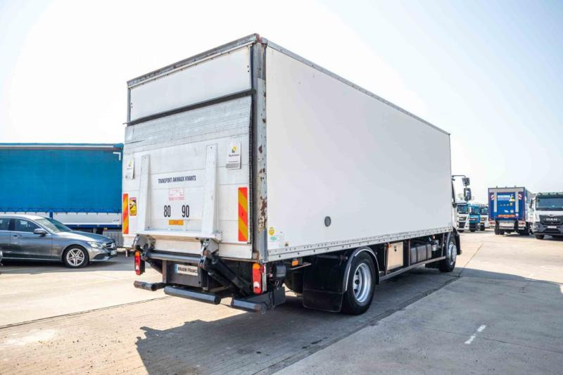 Renault MIDLUM 280DXI+POUSSIN/CHICKEN/KUIKEN/KÛKEN - Külmutiga veoauto: pilt 3 Renault MIDLUM 280DXI+POUSSIN/CHICKEN/KUIKEN/KÛKEN - Külmutiga veoauto: pilt 3