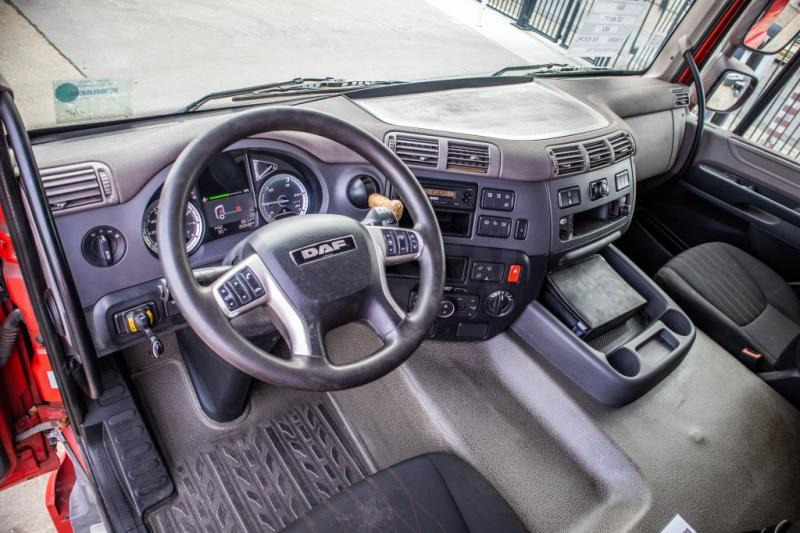 Interior photo 1: DAF CF480FT-56 Ton-Big Axle+Intarder+Hydr. liising DAF CF480FT-56 Ton-Big Axle+Intarder+Hydr.